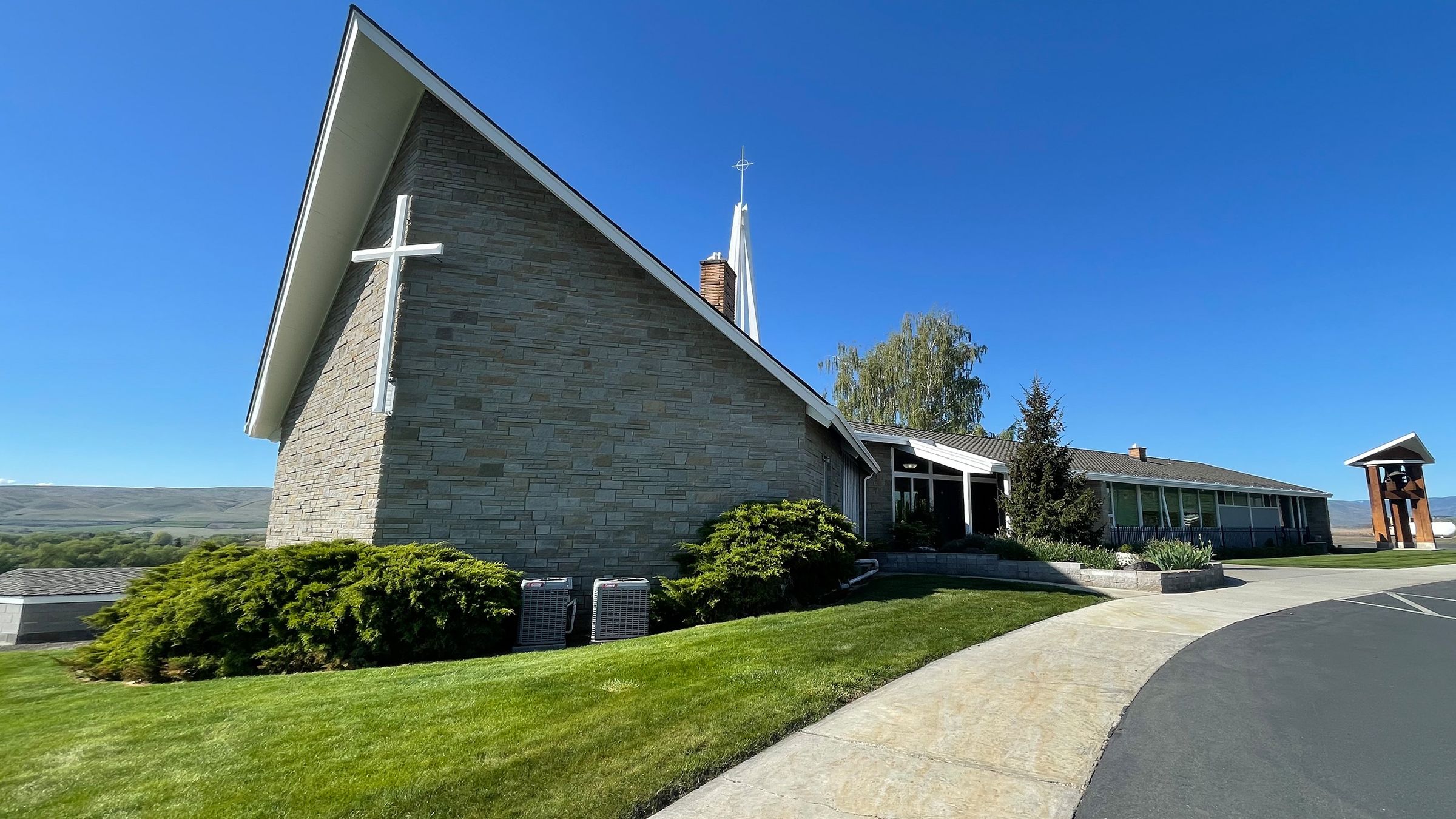 Outside view of Wiley Heights Covenant Church